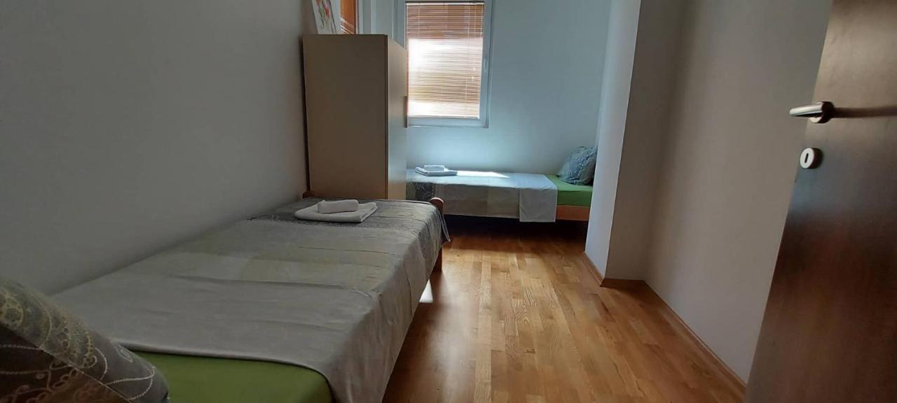 Ira'S 2 Bedroom Central Place With Private Parking Σκόπια Εξωτερικό φωτογραφία